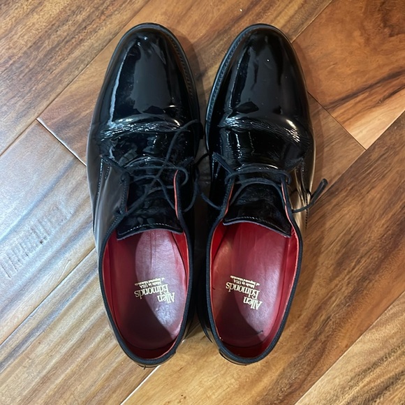 Allen Edmonds Other - Men’s shoes Allen Edmond’s shoes size 9 1/2
Good condition
Classy, shiny, black